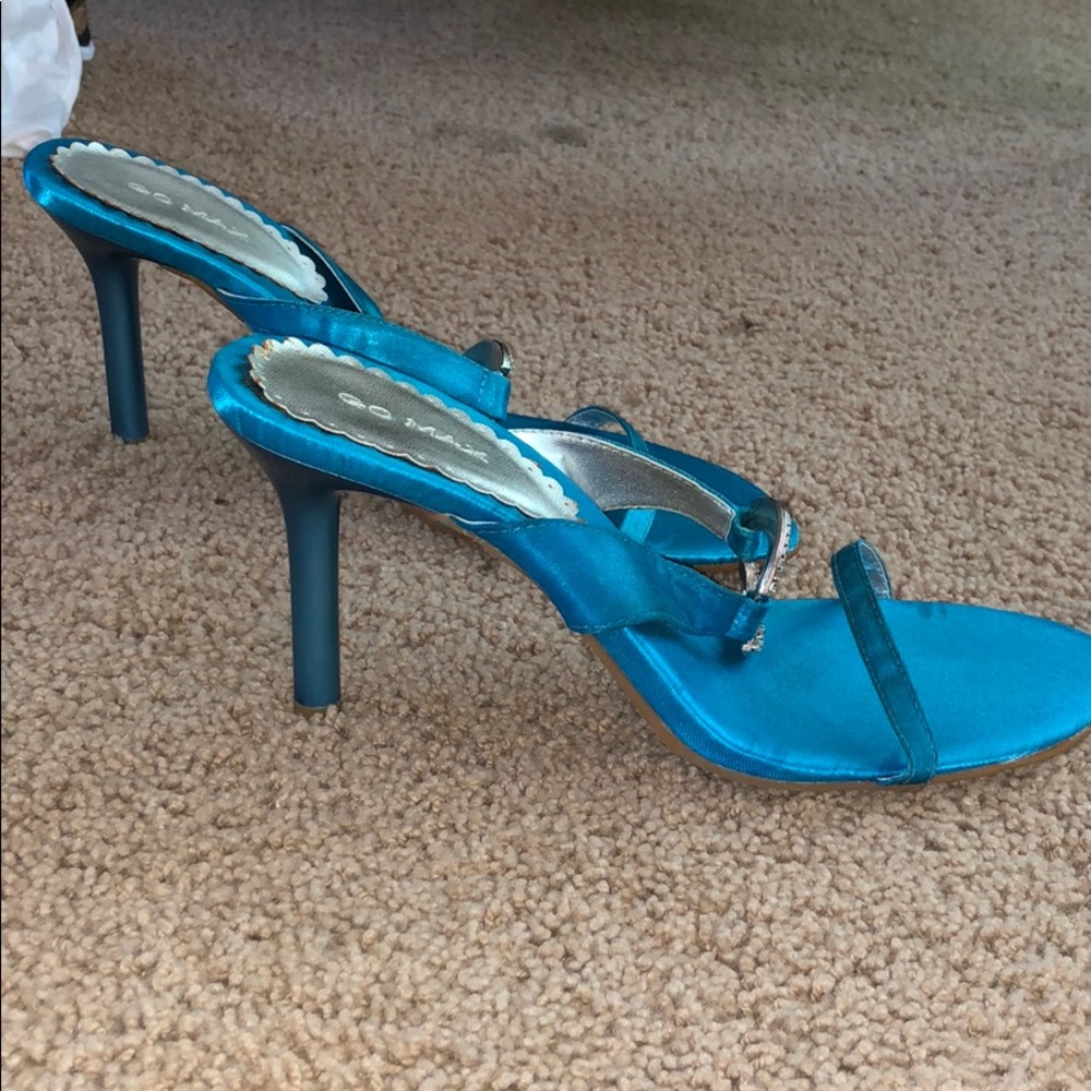 Blue go Max sparkly heels